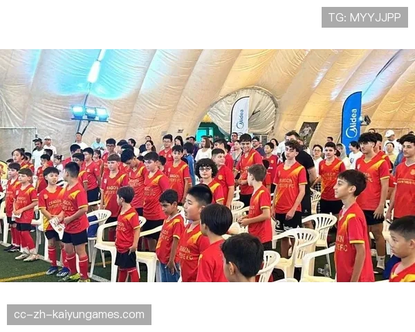 俱乐部青年球员获海外留学资助 兼顾学业与训练，国外足球青训的队员用上学吗